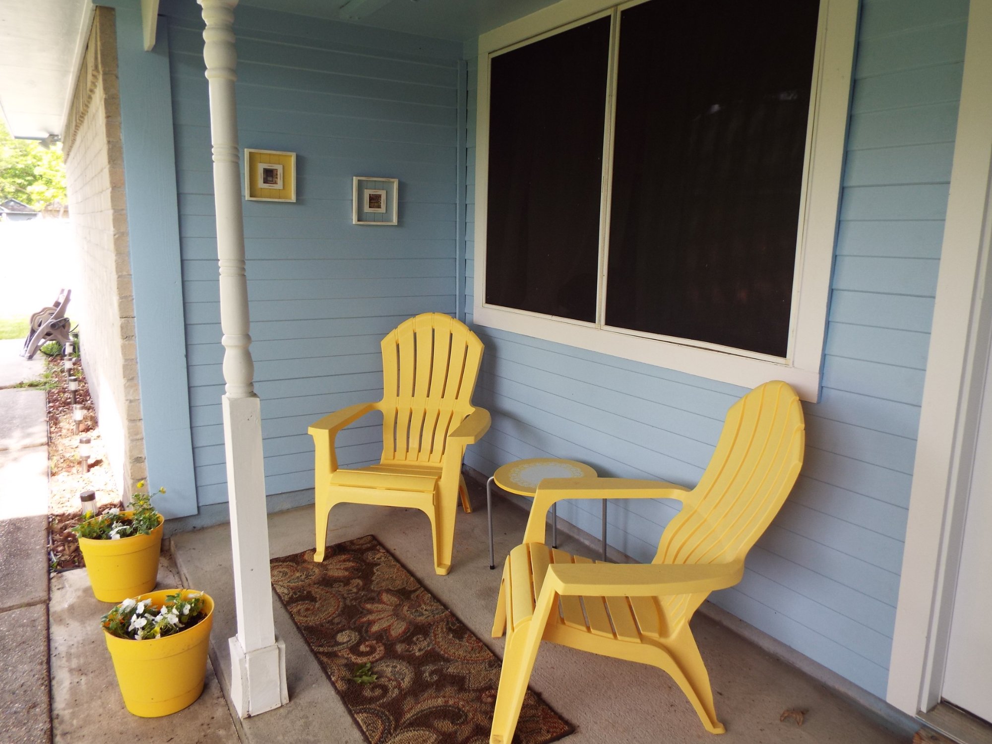Solve Front Porch jigsaw puzzle online with 108 pieces