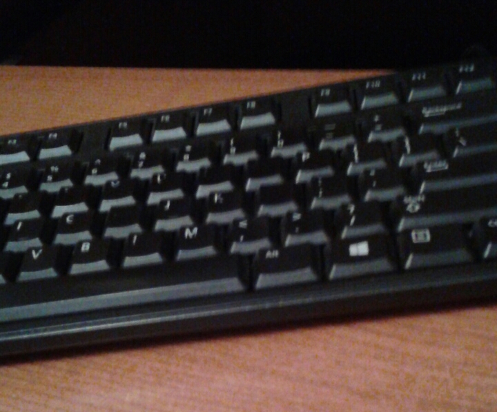 Solve Computer keyboard jigsaw puzzle online with 12 pieces