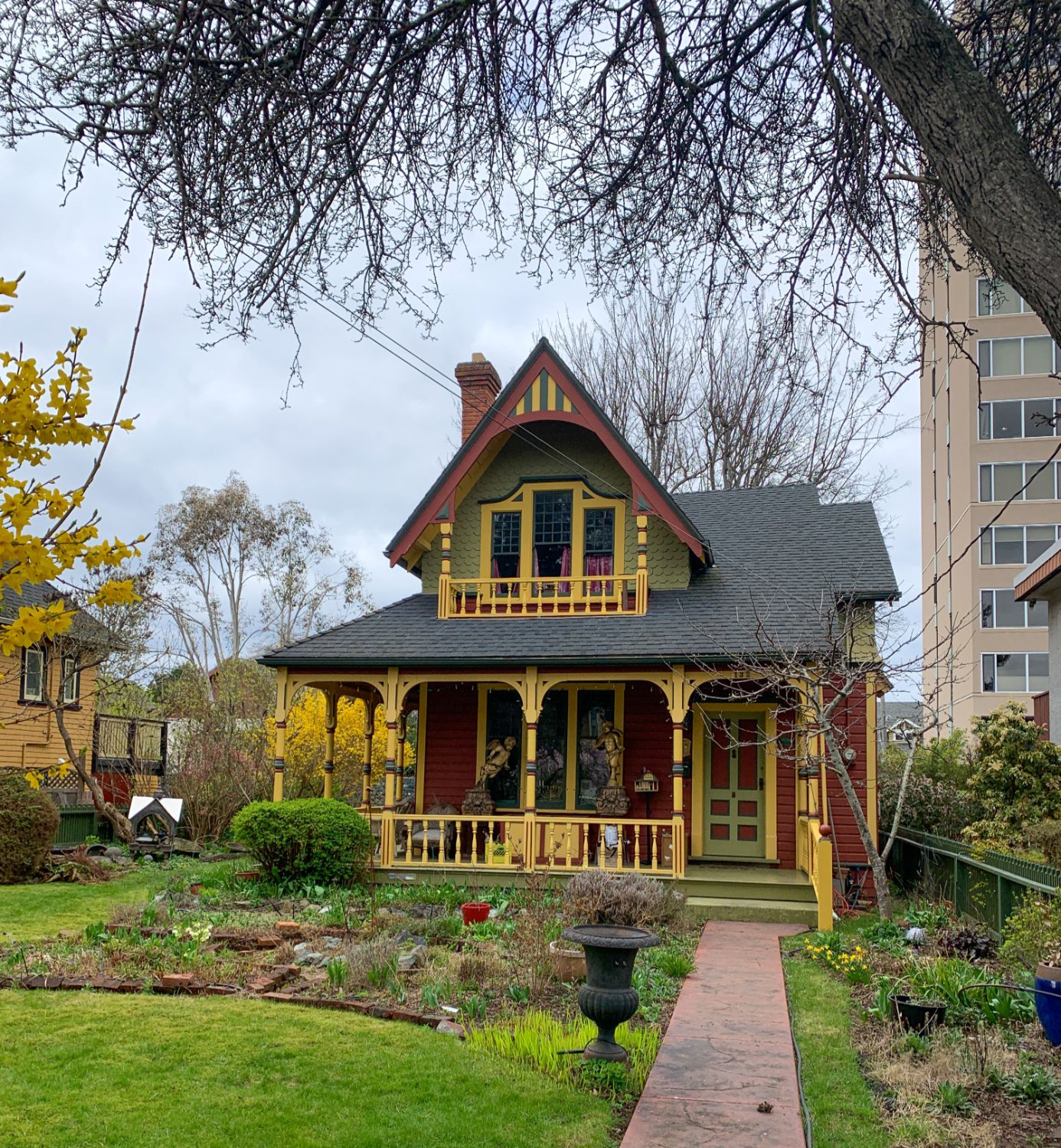 Solve A nice house on South Turner Street in Victoria BC jigsaw puzzle