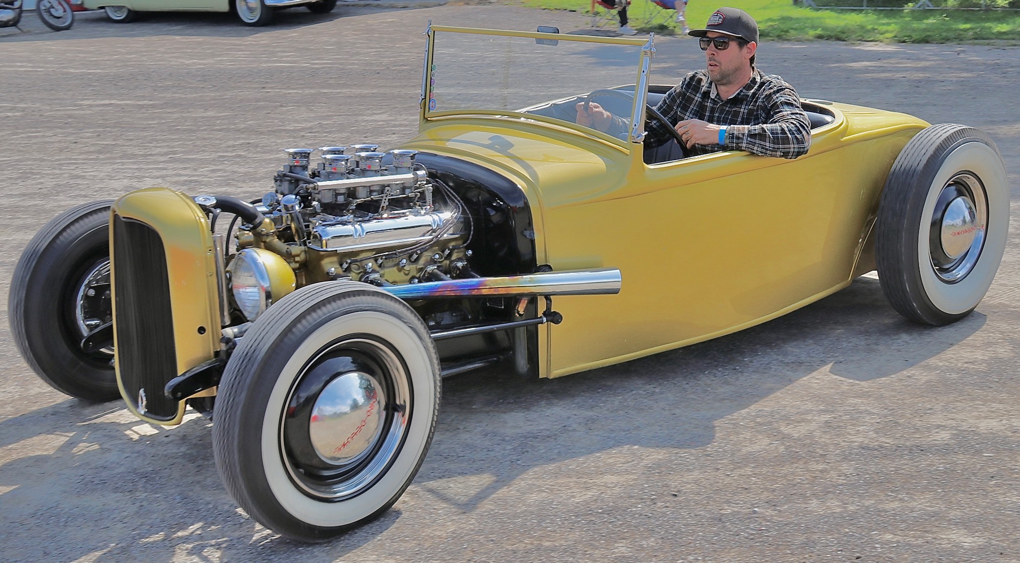 Solve Blued exhaust jigsaw puzzle online with 594 pieces