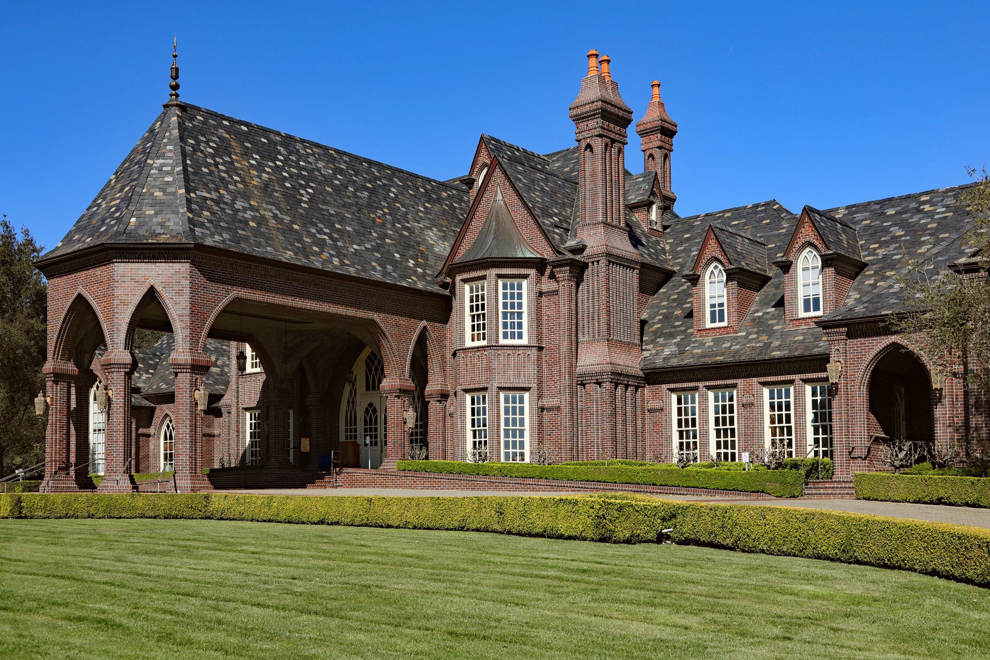 Solve Ledson Castle jigsaw puzzle online with 117 pieces