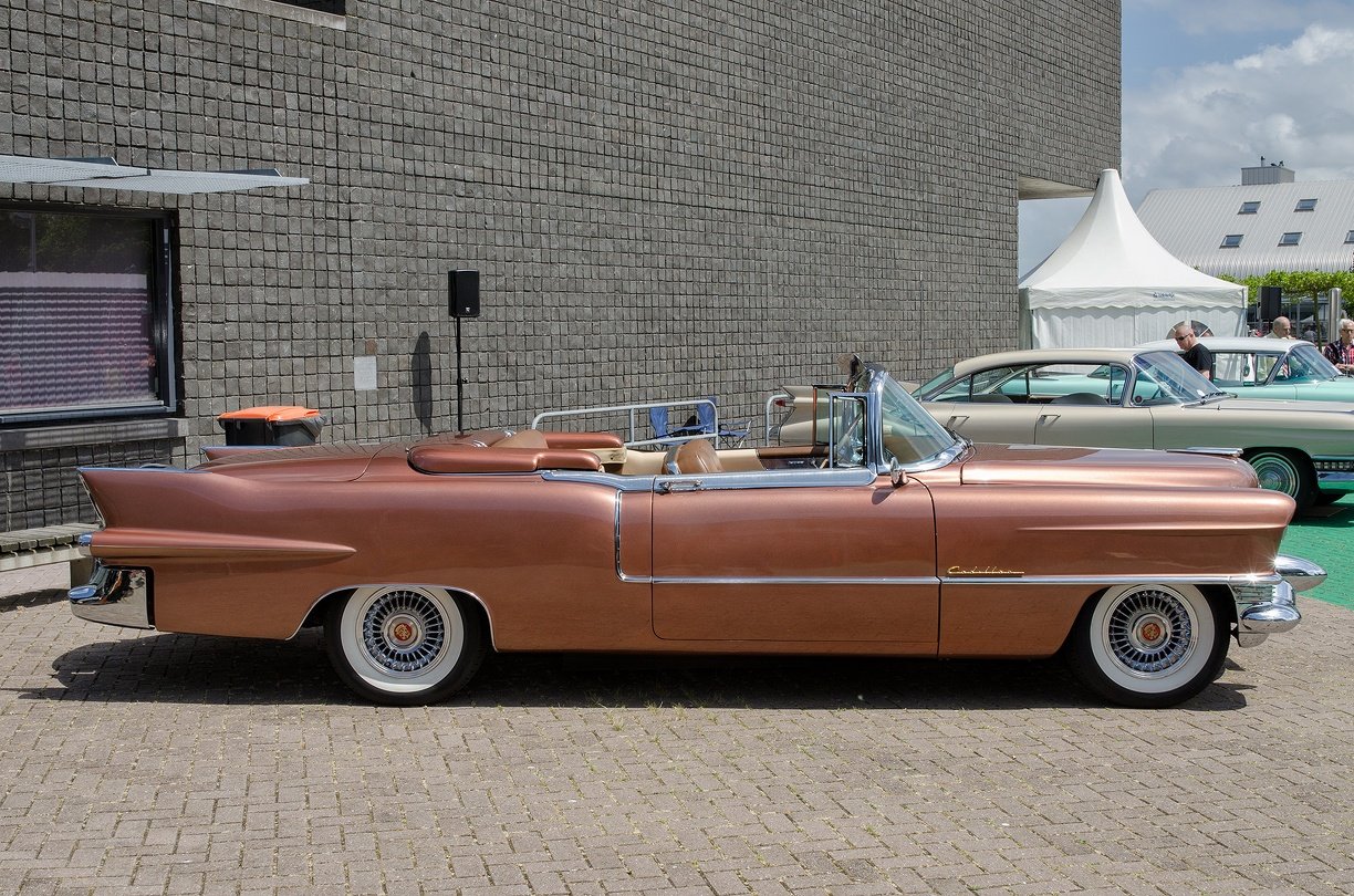 Solve Cadillac "Eldorado" 1955 jigsaw puzzle online with 216 pieces