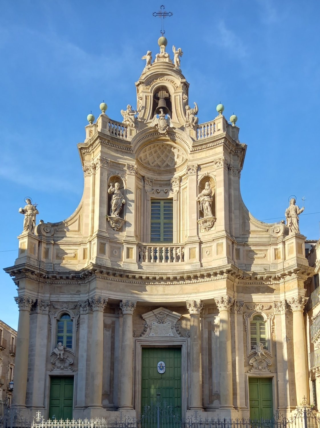 Solve Catania jigsaw puzzle online with 154 pieces