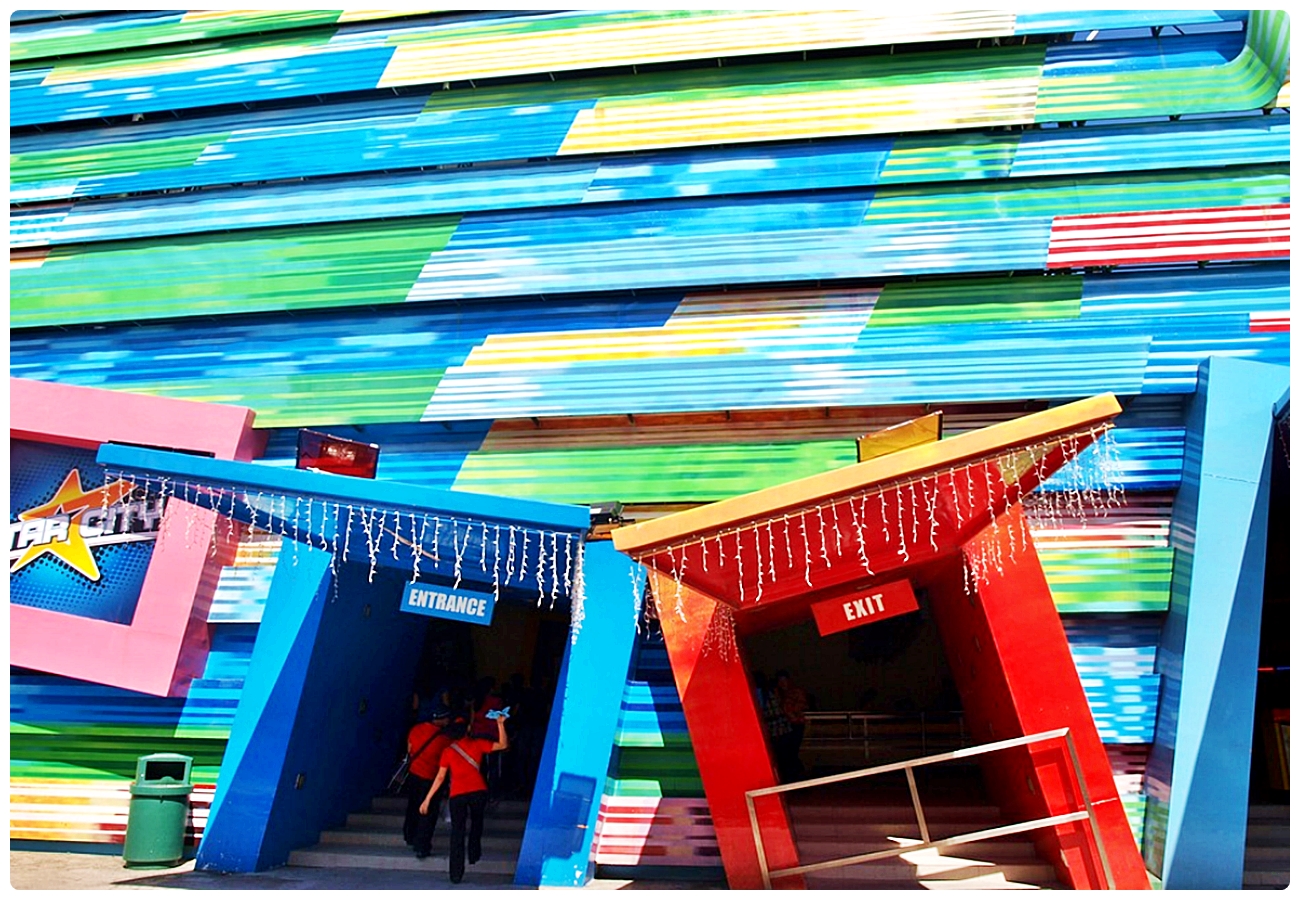 Solve Star City Entertainment Centre Manila jigsaw puzzle online with 315 pieces