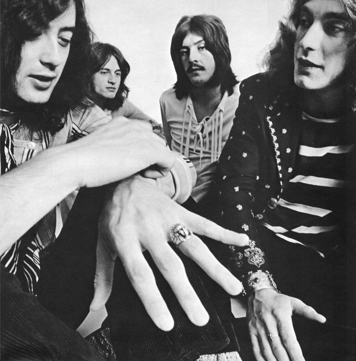 Solve Led Zeppelin jigsaw puzzle online with 324 pieces