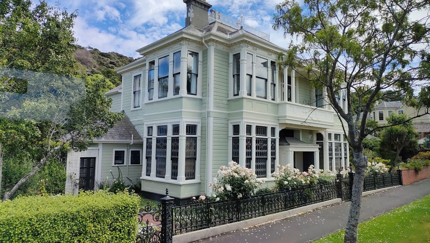 Solve Dunedin Beautiful Home jigsaw puzzle online with 84 pieces