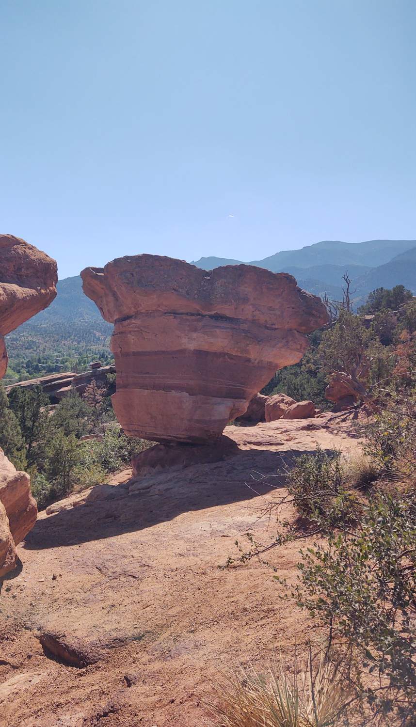 Solve tipped rock jigsaw puzzle online with 104 pieces