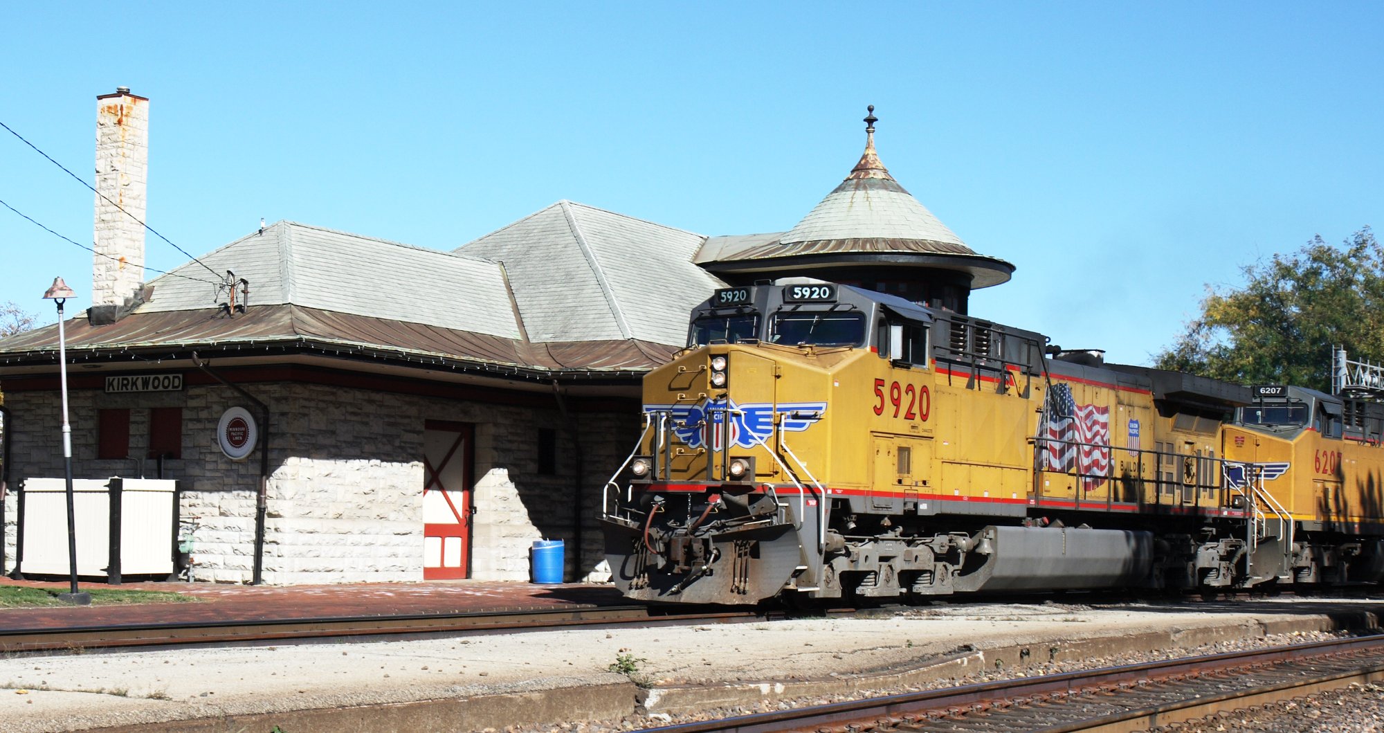 Solve The Union Pacific 5920 Westbound at Kirkwood Missouri jigsaw