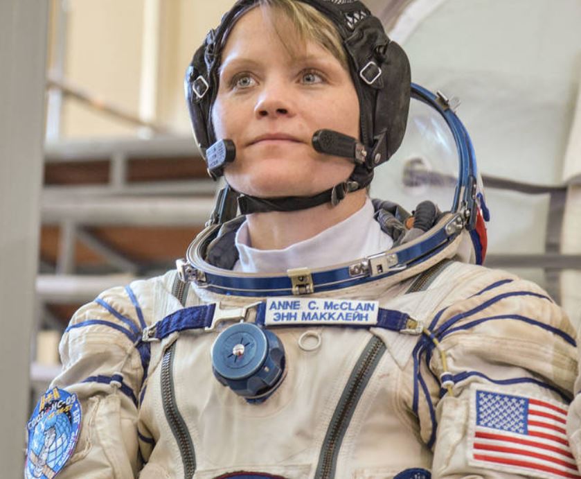 Solve NASA astronaut Anne McClain jigsaw puzzle online with 30 pieces