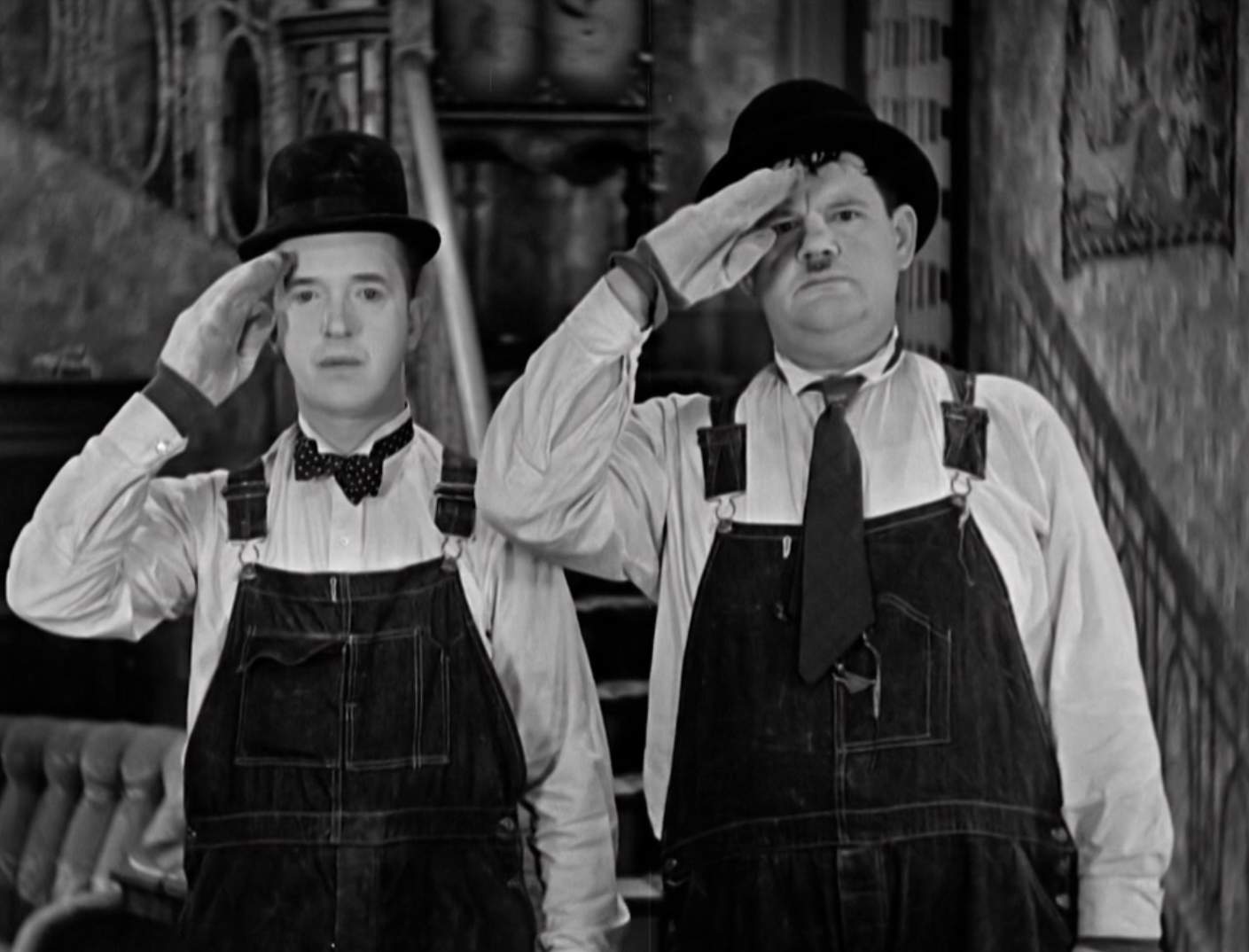 Solve Laurel und Hardy - MusicBox jigsaw puzzle online with 130 pieces