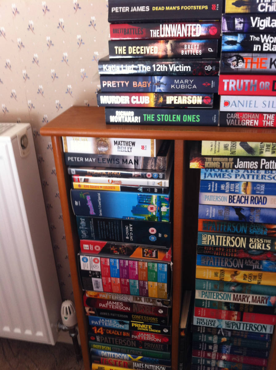 Solve Someone likes crime thrillers! jigsaw puzzle online with 192 pieces