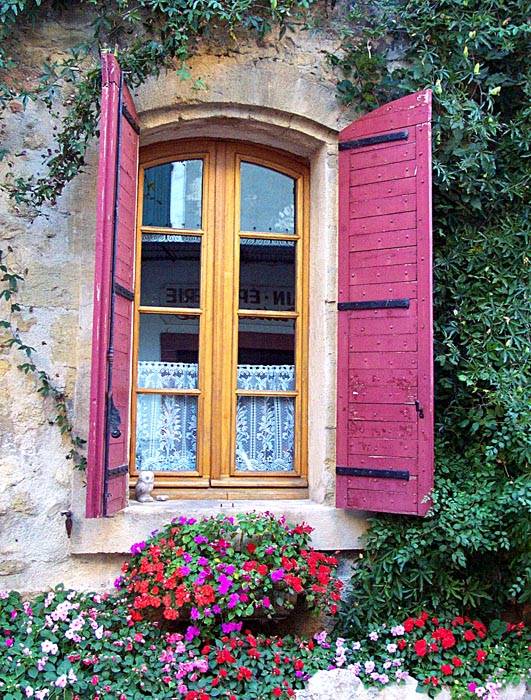 Solve Pink Shutters jigsaw puzzle online with 88 pieces