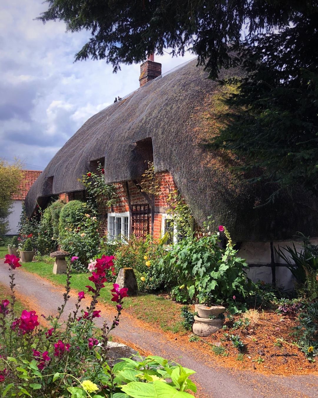 Solve Nether Wallop, Hampshire jigsaw puzzle online with 99 pieces