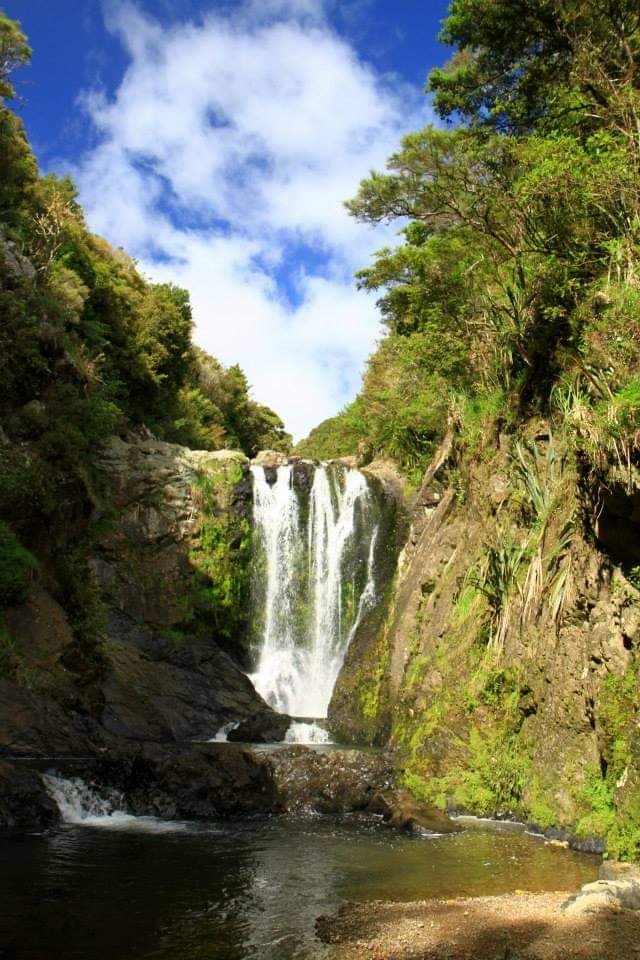 Solve Waterfall jigsaw puzzle online with 15 pieces