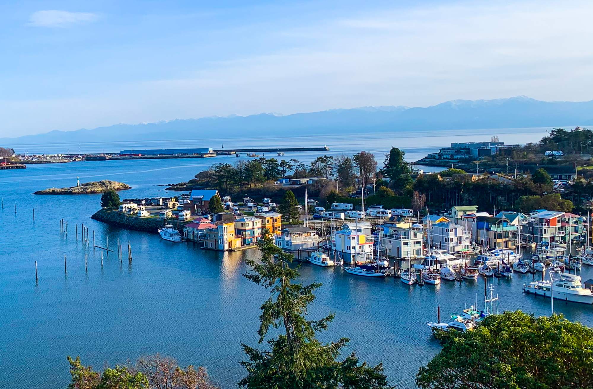 Solve The West Bay floating village in Victoria BC jigsaw puzzle online