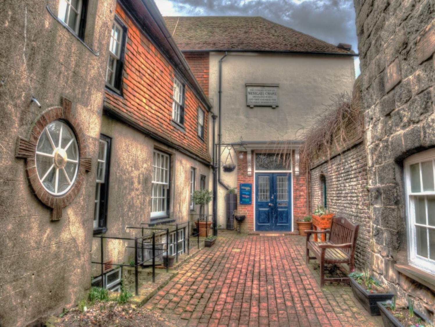 Solve Alleyway in Lewes, East Sussex, England jigsaw puzzle online with