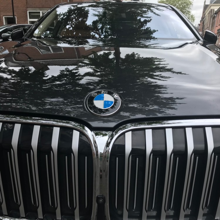 Solve 2365 BMW jigsaw puzzle online with 9 pieces