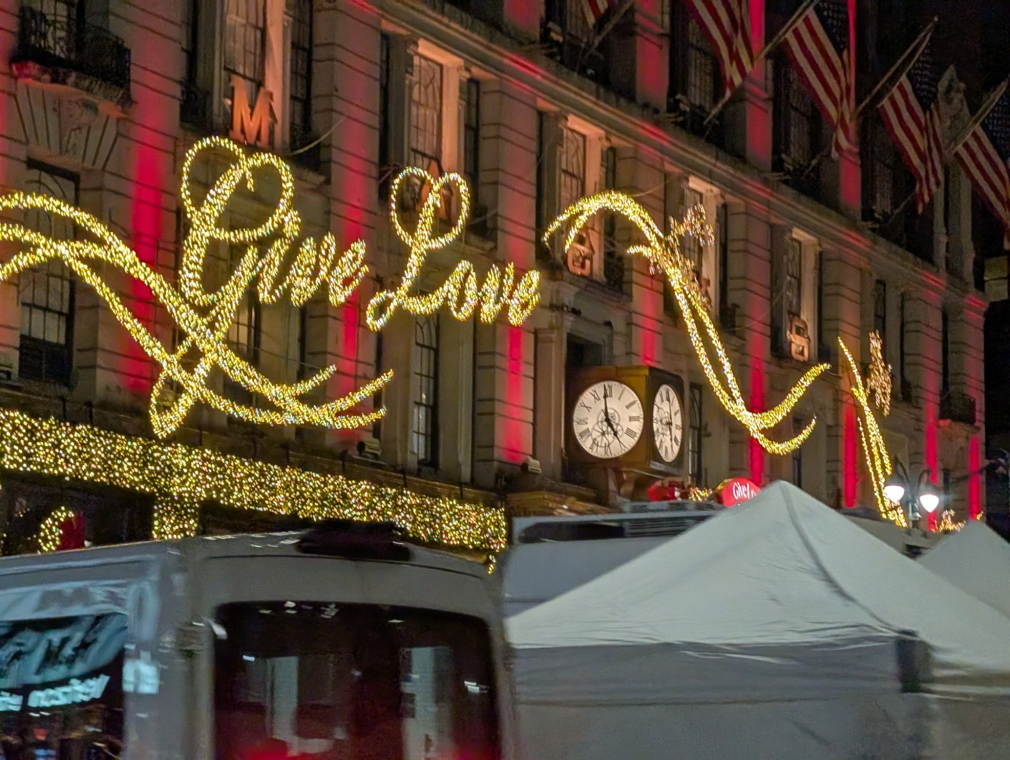 Solve Macy's NYC 2024 Holiday Decorations jigsaw puzzle online with 192