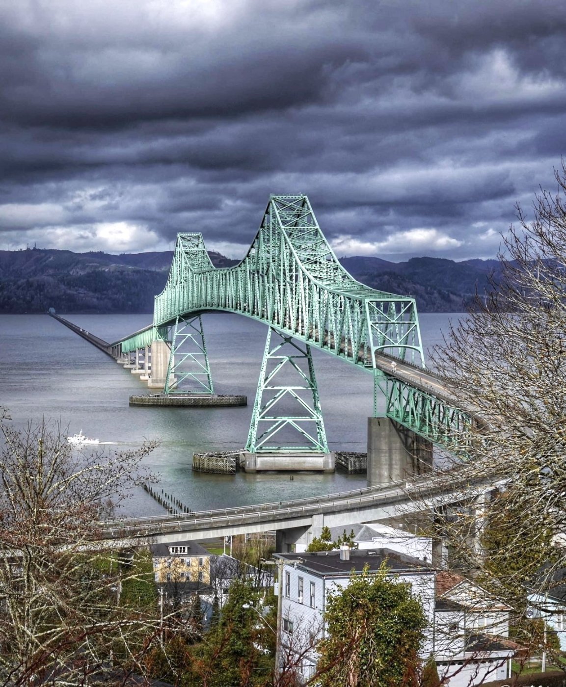 Solve AstoriaMegler Bridge the Longest continual truss bridge in North America. jigsaw puzzle