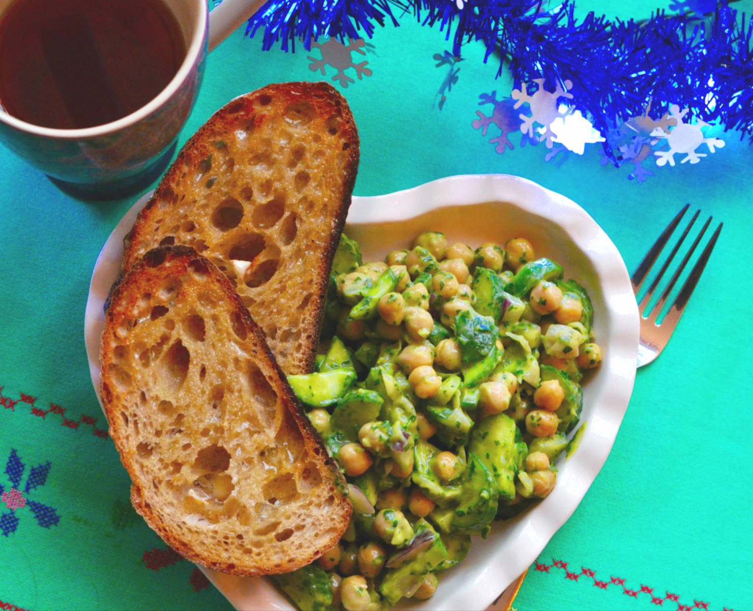 Puzzle 437 piezas Chickpea and Cucumber Salad with a Creamy Lemon