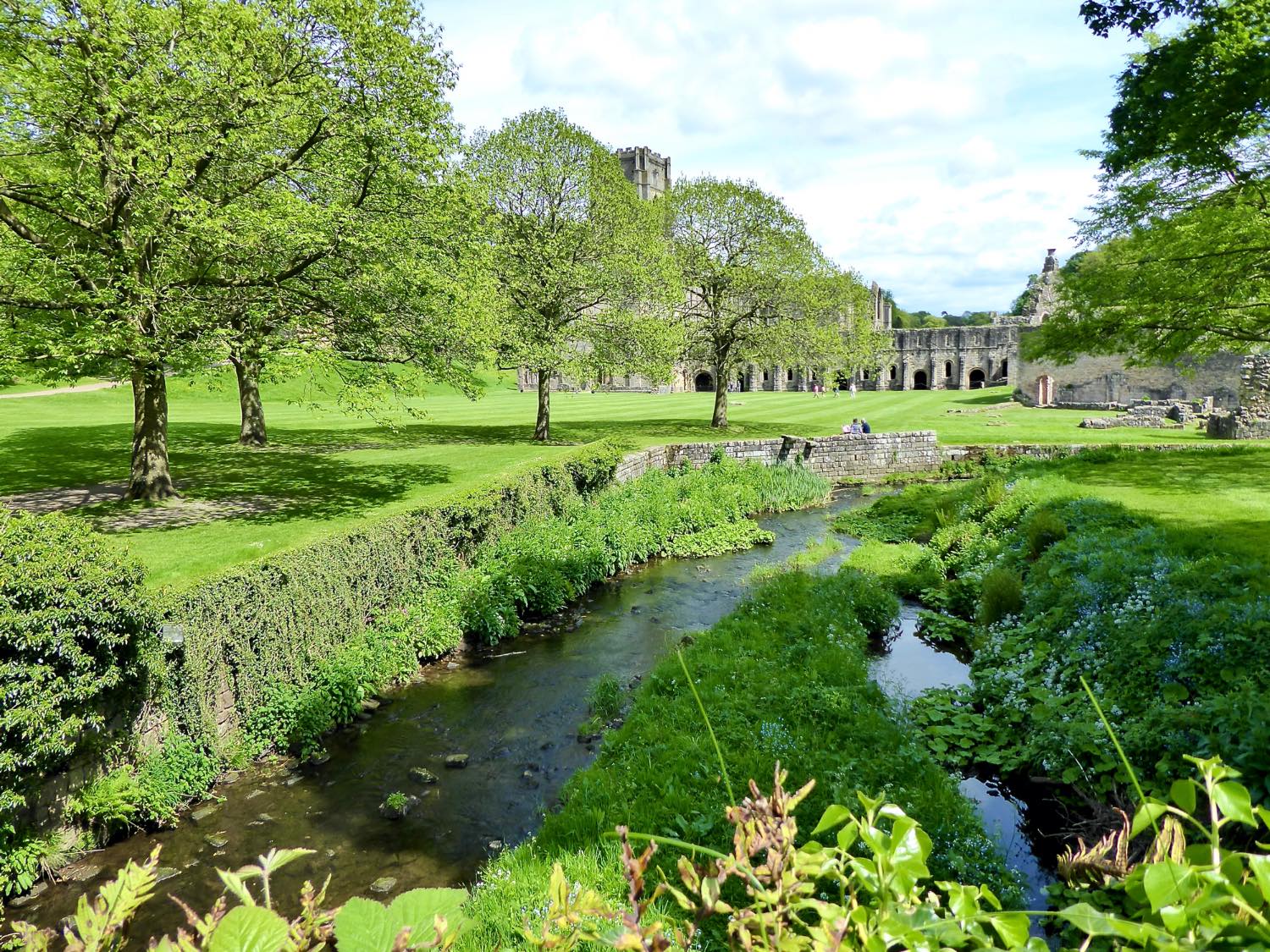 Solve Fountains Abbey jigsaw puzzle online with 99 pieces