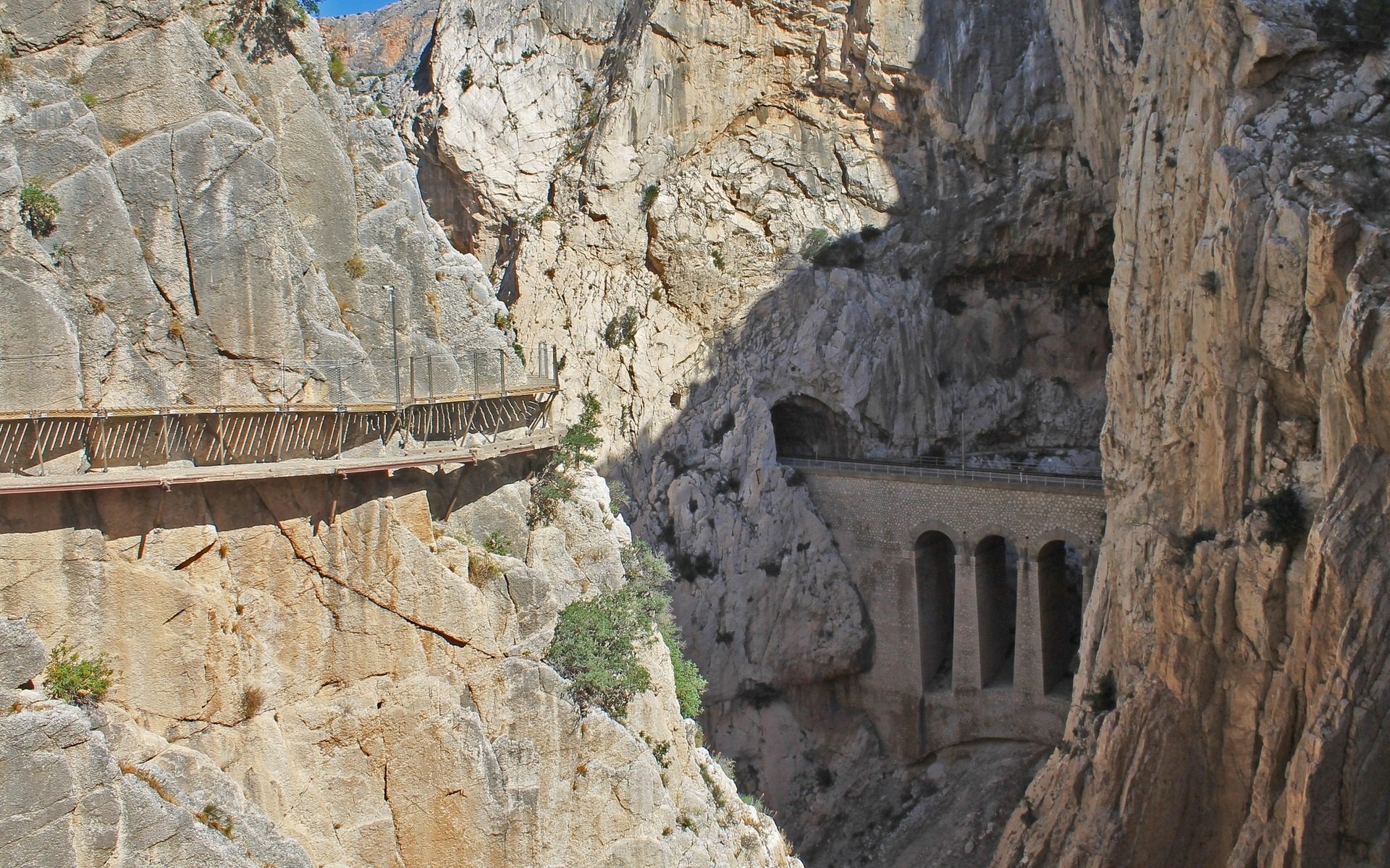 Solve Spain_Stone_Bridge_Caminito-del_Rey jigsaw puzzle online with 160 ...