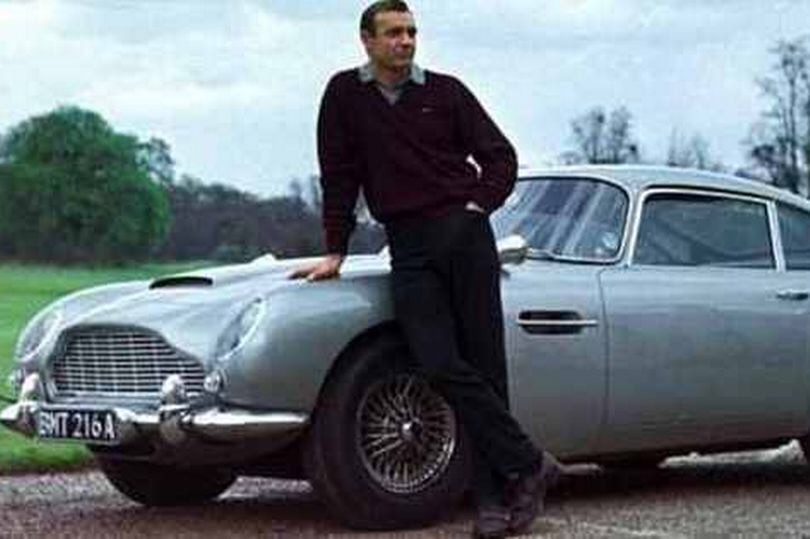 Solve aston martin jigsaw puzzle online with 117 pieces