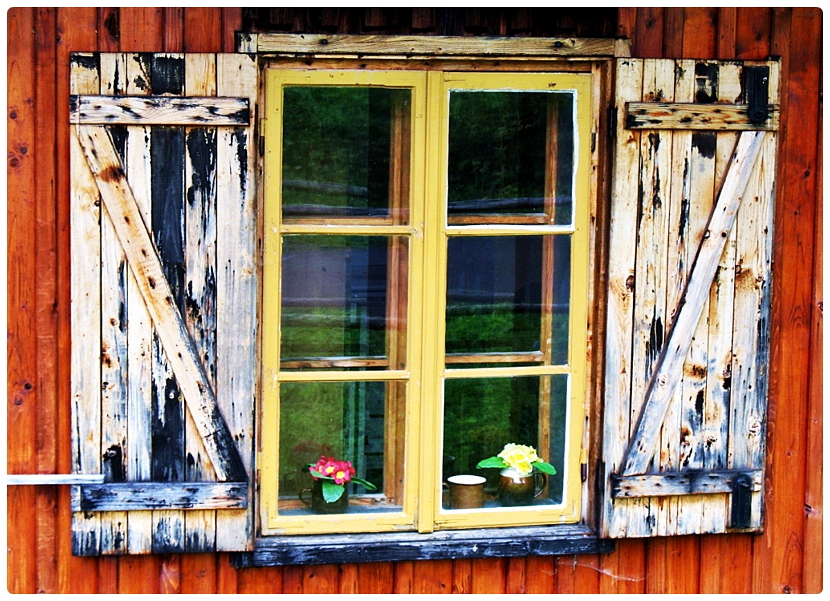 Solve Old Window with Open Shutters jigsaw puzzle online with