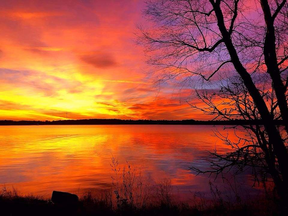 Solve 3 'Peaceful & Quiet.' jigsaw puzzle online with 63 pieces