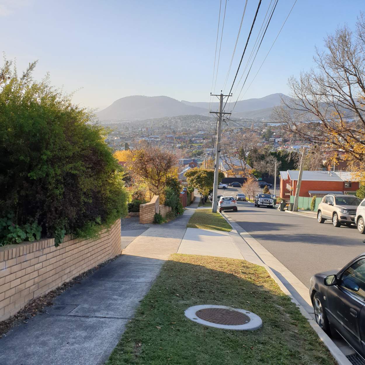 Solve Steep Hobart street Tasmania, Australia jigsaw puzzle online