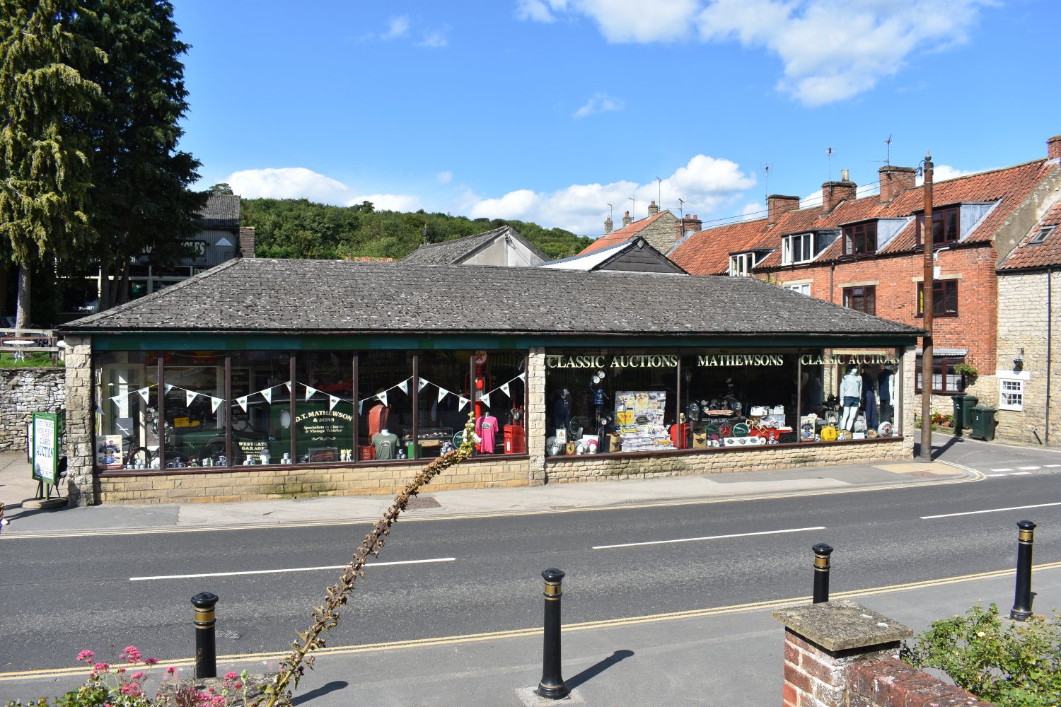 Solve Mathewson's Classic car auction house Thornton Le Dale N. Yorks