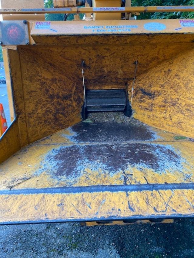 Solve Wood chipper jigsaw puzzle online with 20 pieces