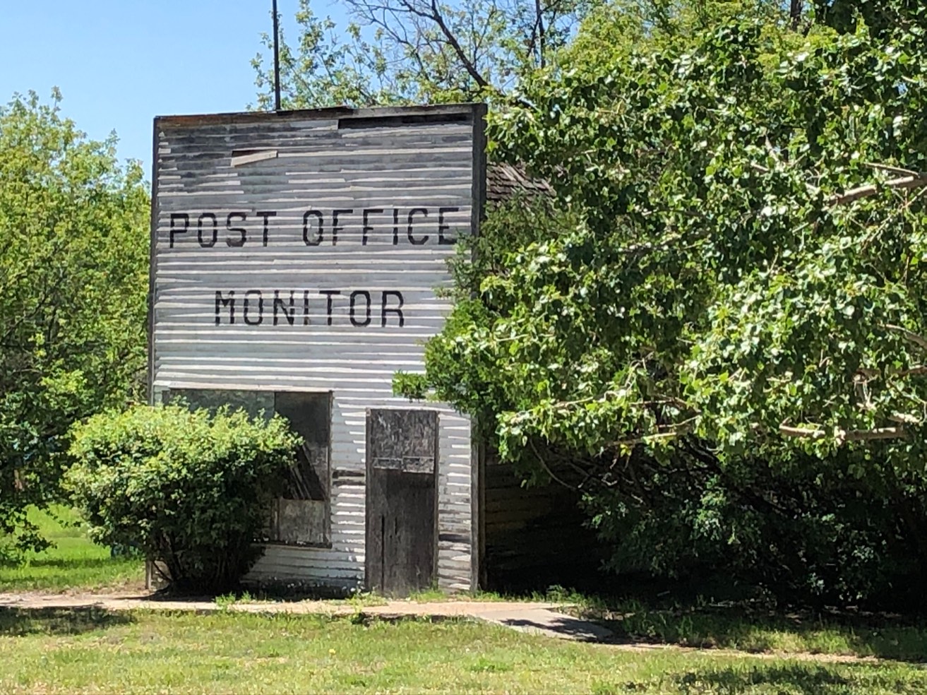 Solve Monitor Alberta Post Office jigsaw puzzle online with 30 pieces