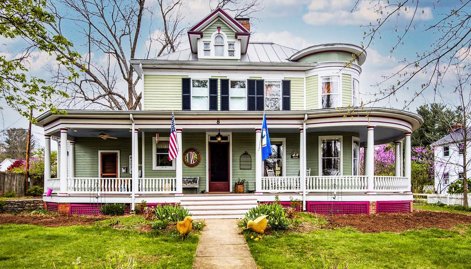 Solve Round Hill, Virginia jigsaw puzzle online with 180 pieces