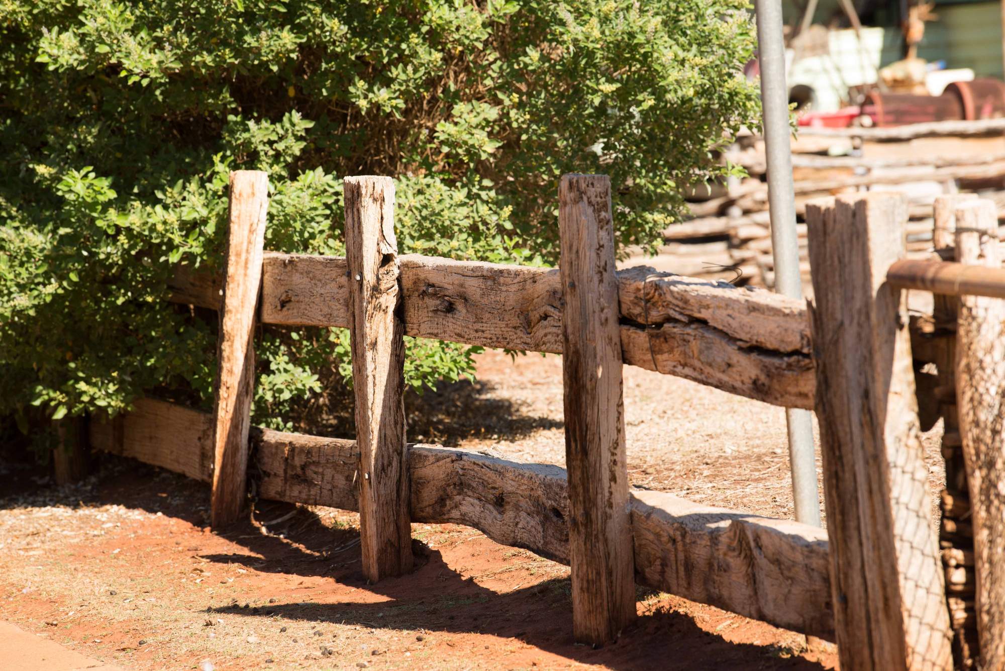 Solve Fence jigsaw puzzle online with 176 pieces