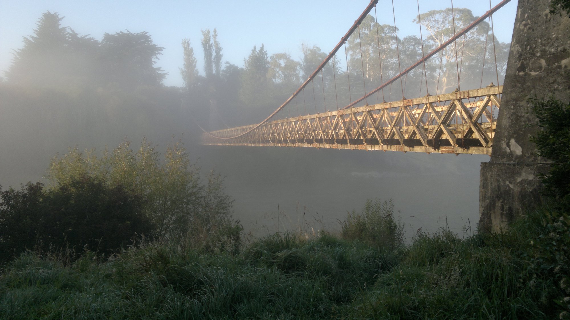 Solve Clifton Bridge over the Waiau jigsaw puzzle online with 120 pieces