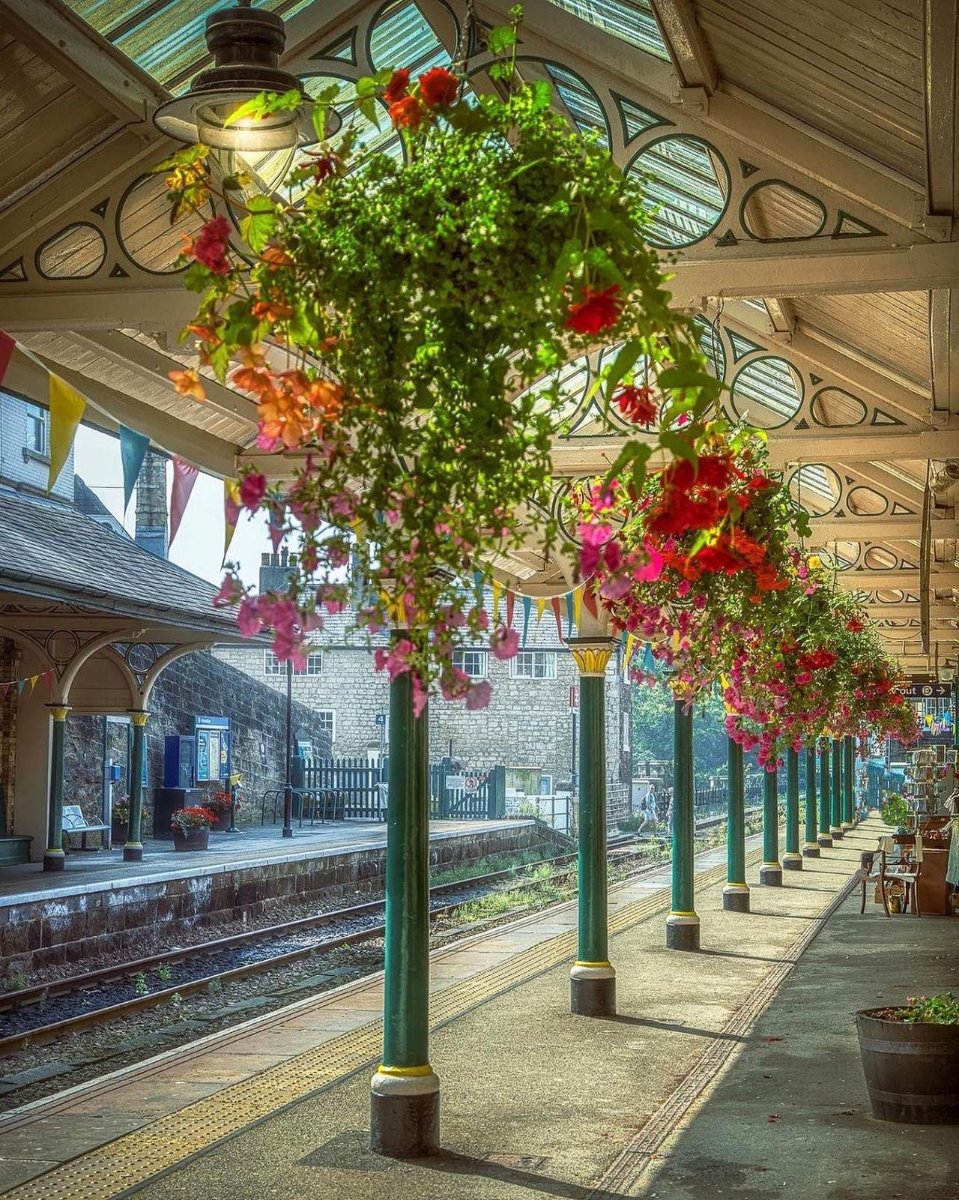 Solve Knaresborough Railway Station, North Yorkshire jigsaw puzzle