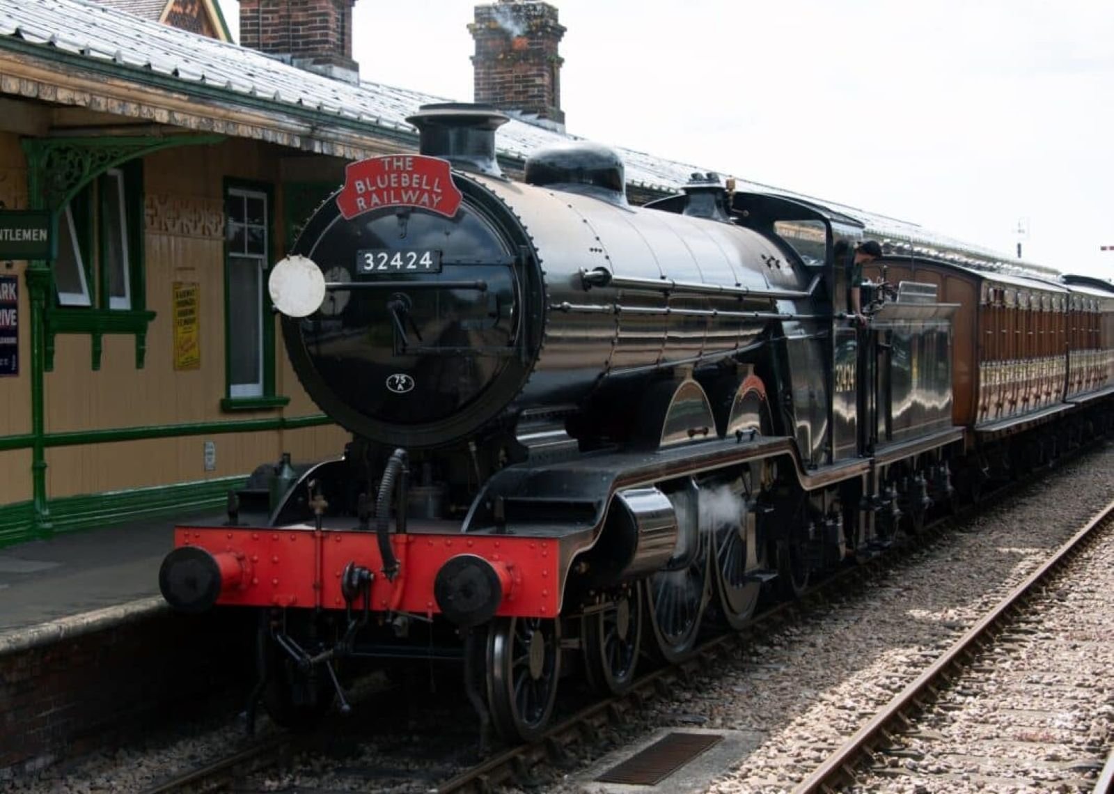 Solve LB&SCR H2 Class 4-4-2 reconstruction 32424 Beachy Head. jigsaw ...