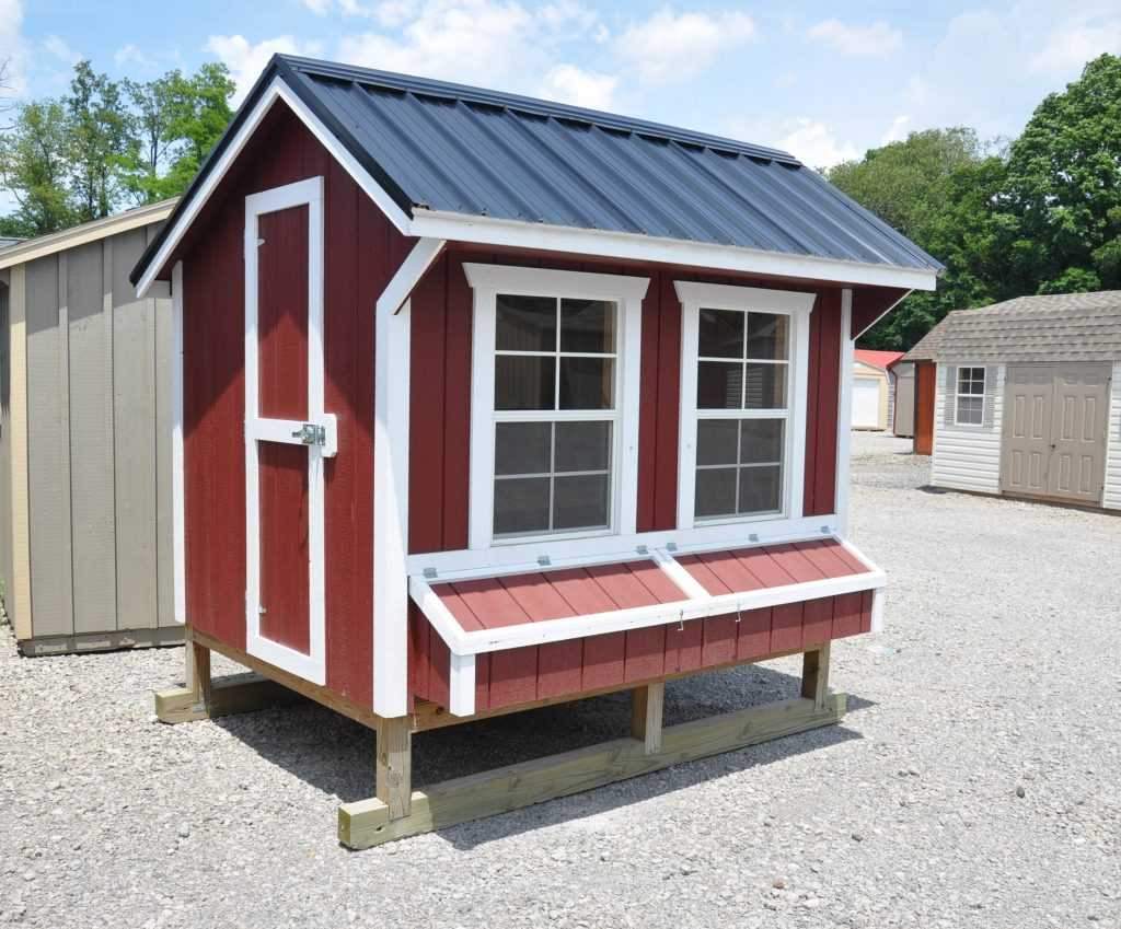 Solve Tidy chicken coop jigsaw puzzle online with 99 pieces