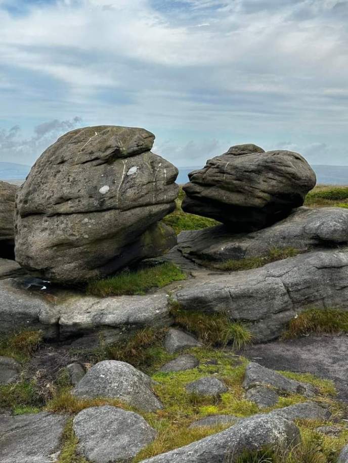 Solve The kissing rocks, Cornwall jigsaw puzzle online with 12 pieces
