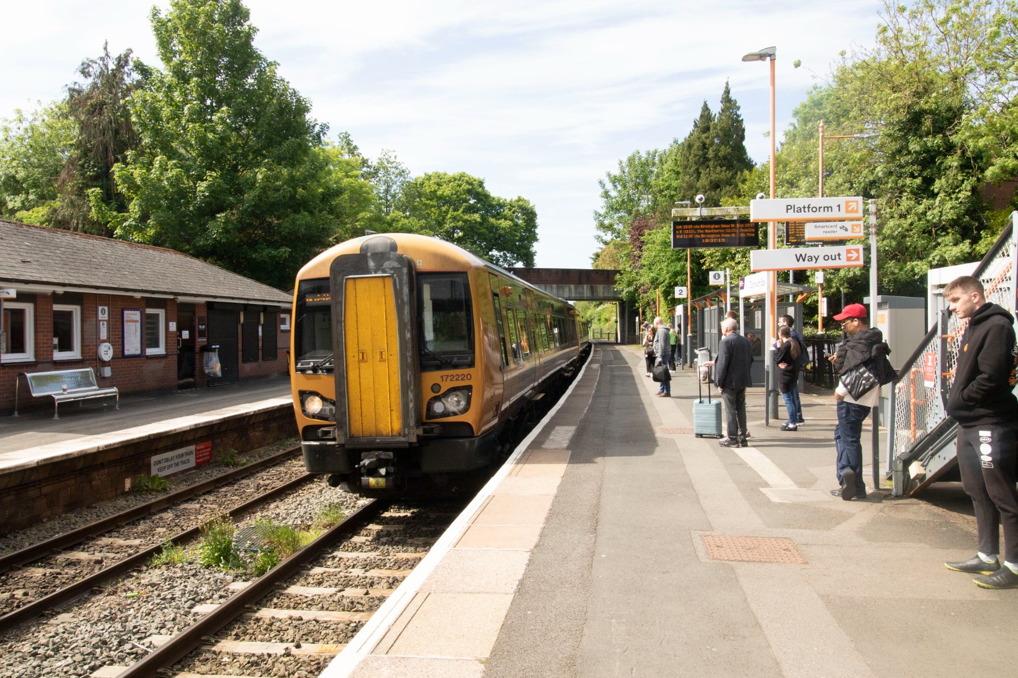 Solve Droitwich 21052023 BR Class 172 220 at Spa Station 02 jigsaw puzzle online with 77 pieces