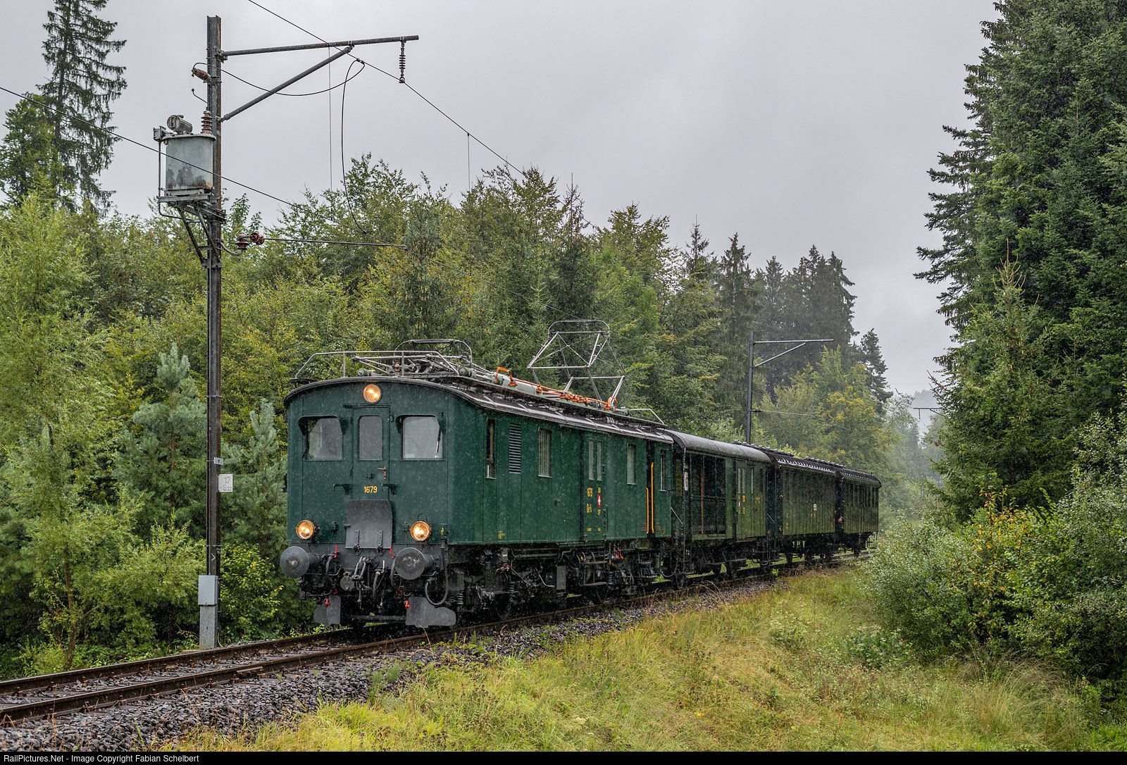 Solve An historic selfpropelled Luggage in a Swiss