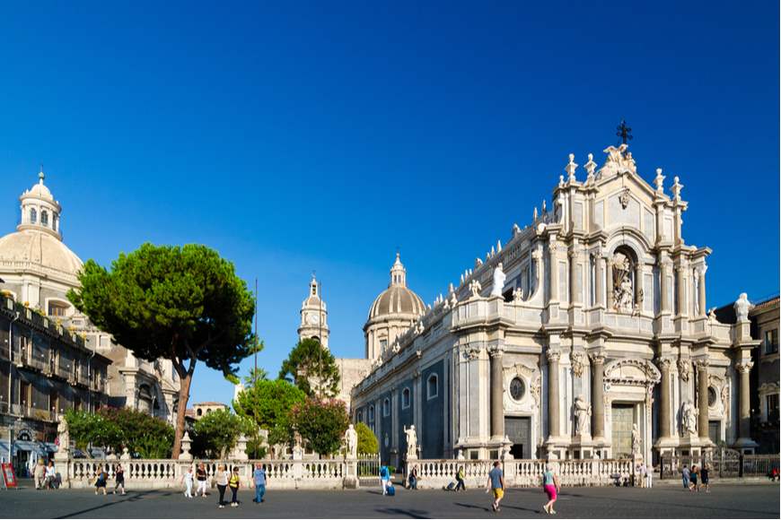 Solve Catania, Sicily jigsaw puzzle online with 77 pieces