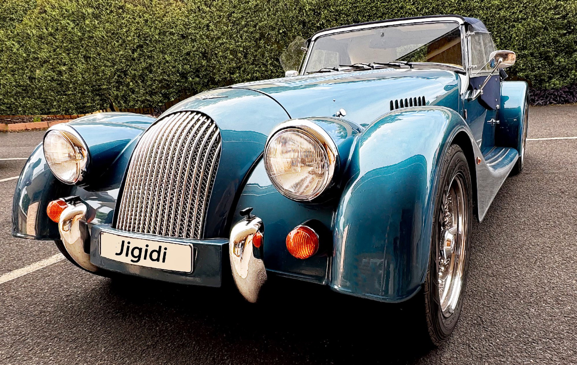 Puzzled Morgan Solve Morgan Blue / Green jigsaw puzzle online with 104 pieces