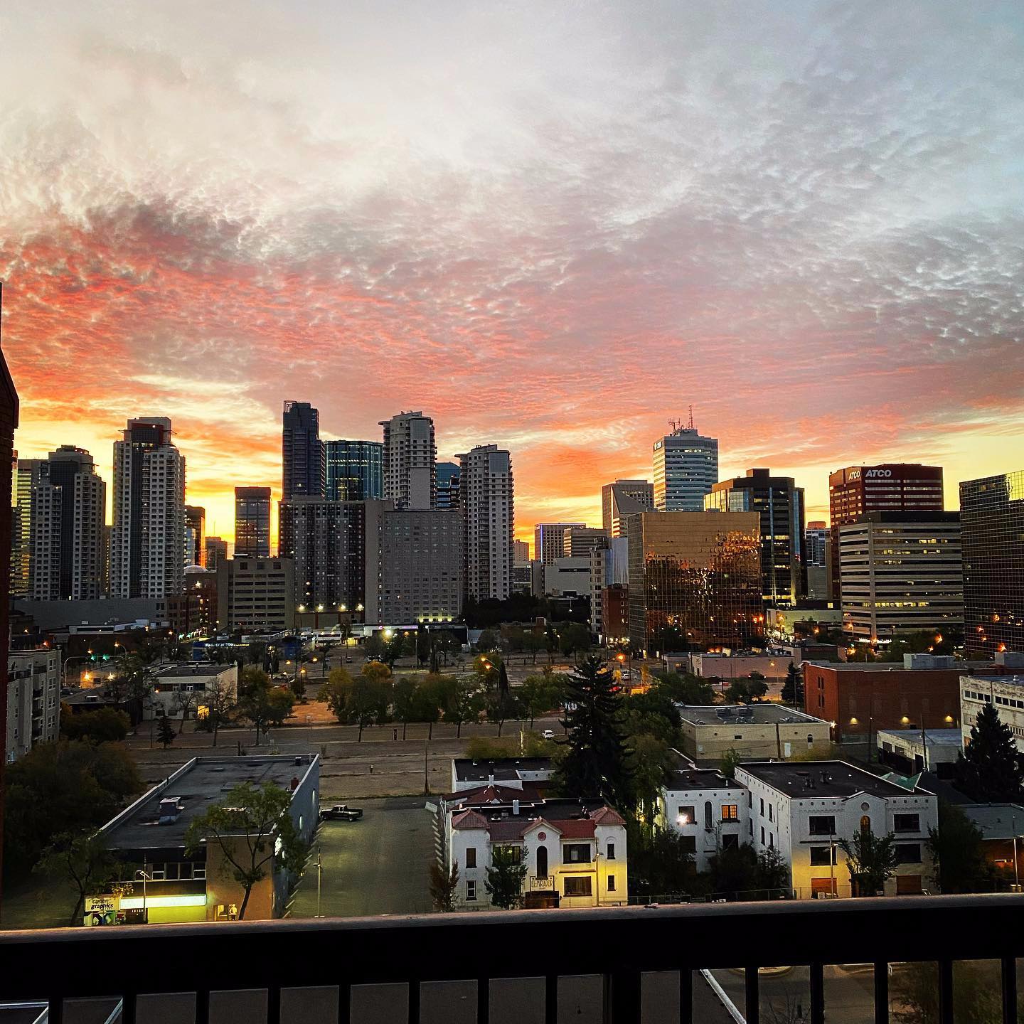 Solve Edmonton jigsaw puzzle online with 144 pieces