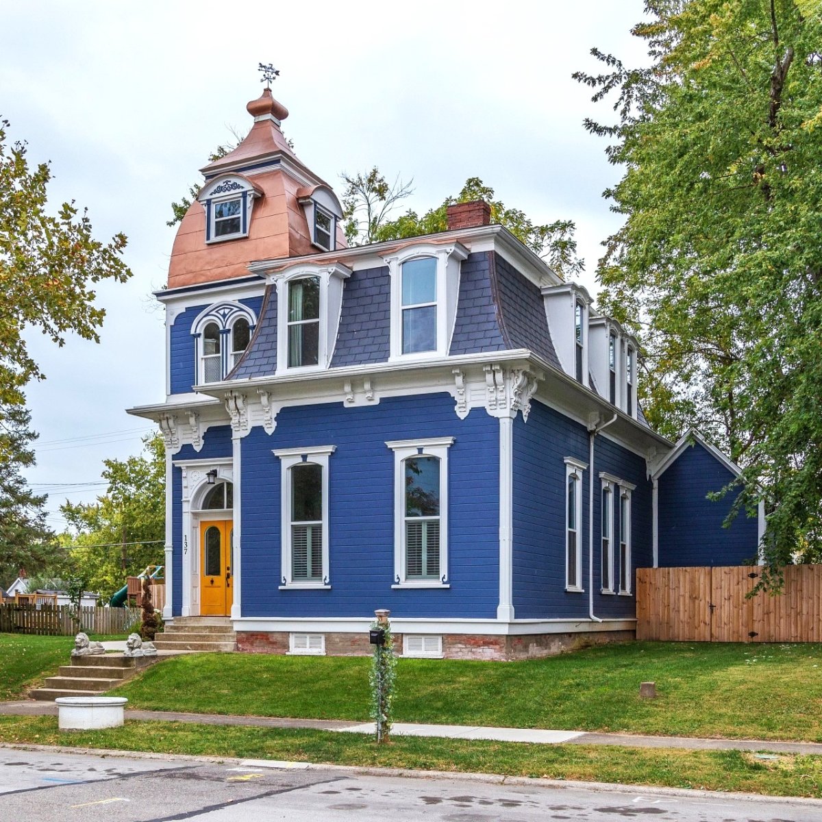 Solve House — London, Ohio jigsaw puzzle online with 36 pieces