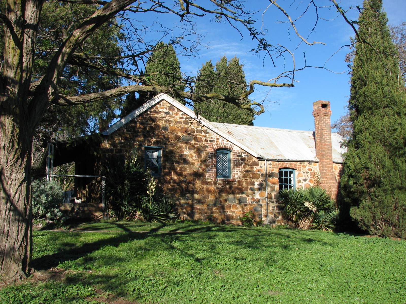 Solve Blundells Cottage, Canberra, Australia jigsaw puzzle online with