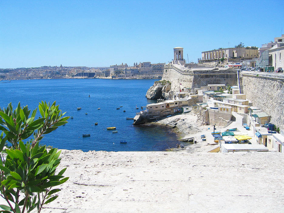 Solve Valetta, Malta jigsaw puzzle online with 20 pieces