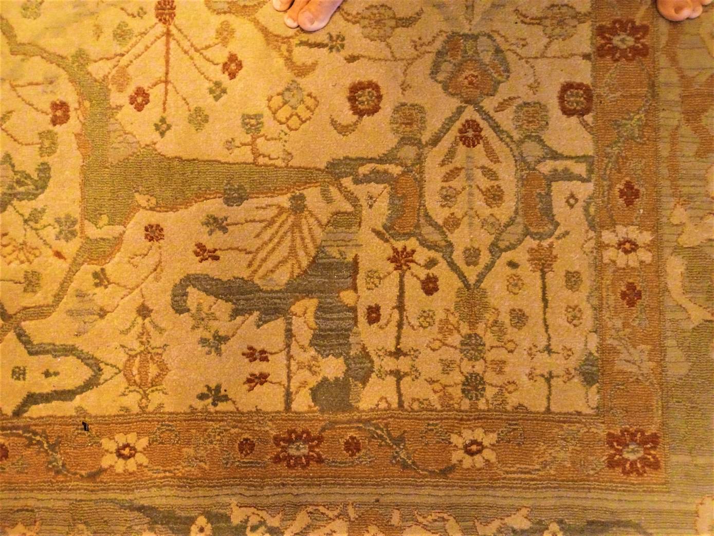 Solve Lovely carpet of interpreted Persian designs. jigsaw puzzle