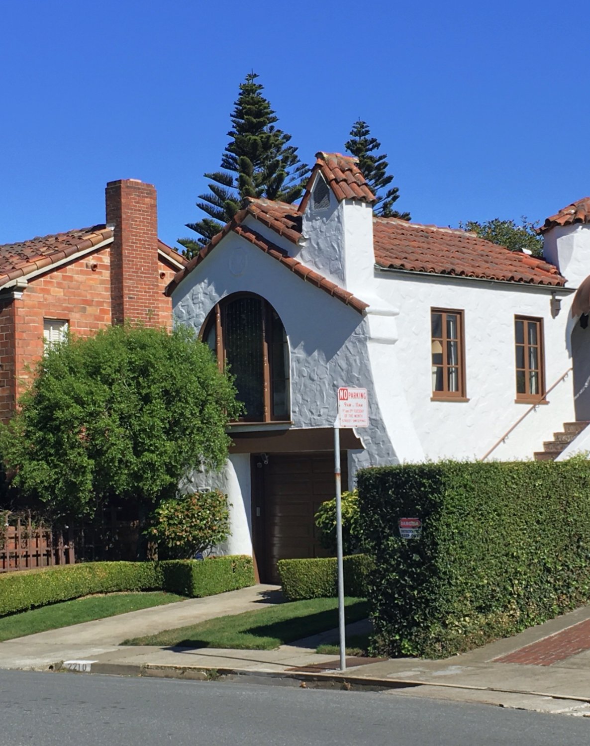 Solve Forest Hill, San Francisco jigsaw puzzle online with 130 pieces